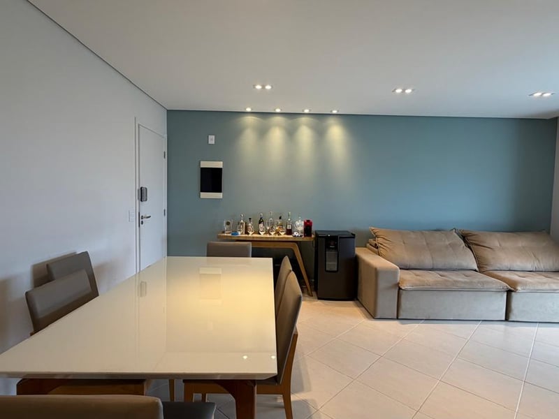 Sala integrada com jantar