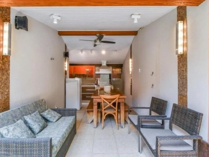 Casa com 4 quartos à venda