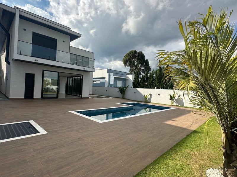Casa de Condomínio com 4 quartos à venda
