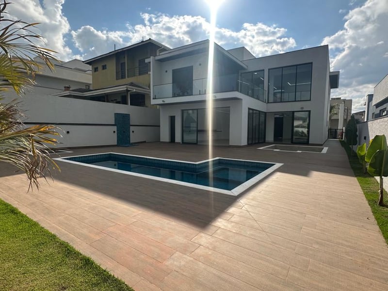 Casa de Condomínio com 4 quartos à venda
