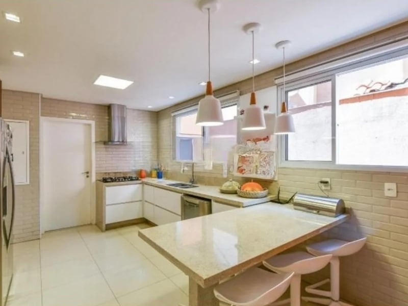 Casa com 4 quartos à venda