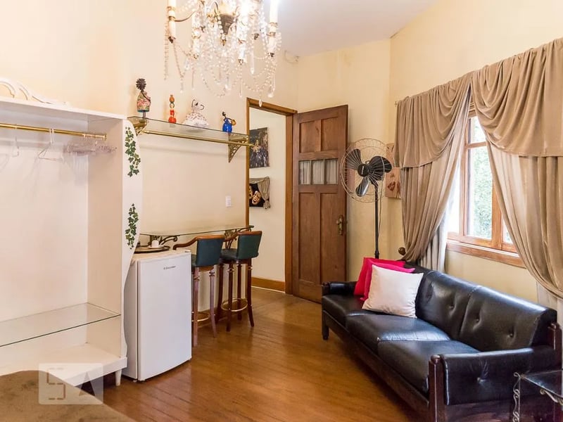 Casa com 8 quartos à venda