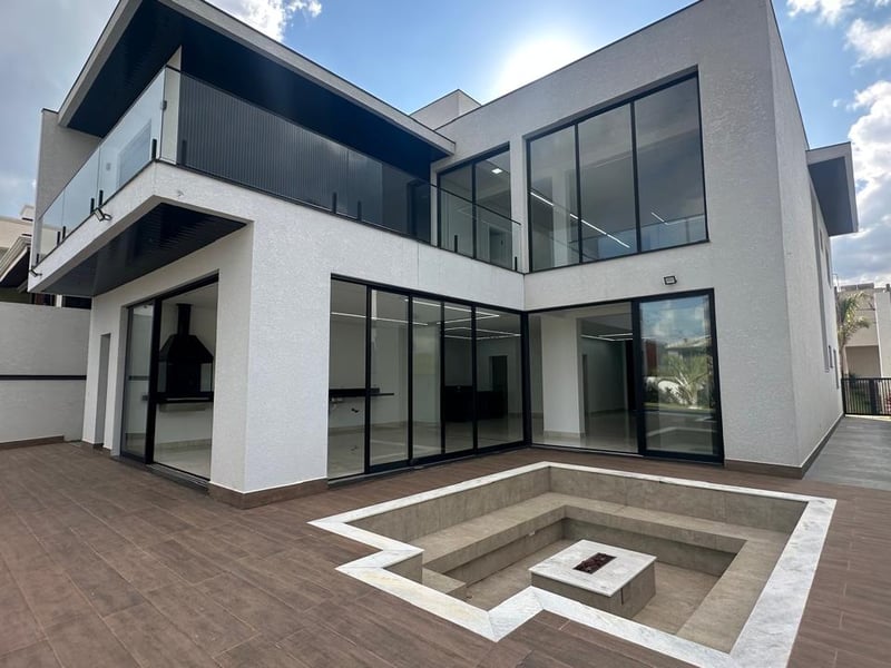Casa de Condomínio com 4 quartos à venda