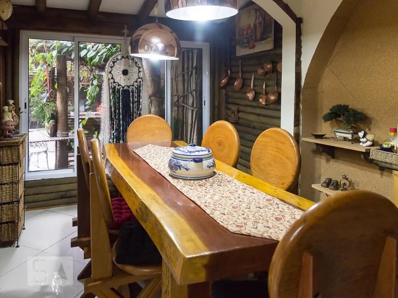 Casa com 8 quartos à venda