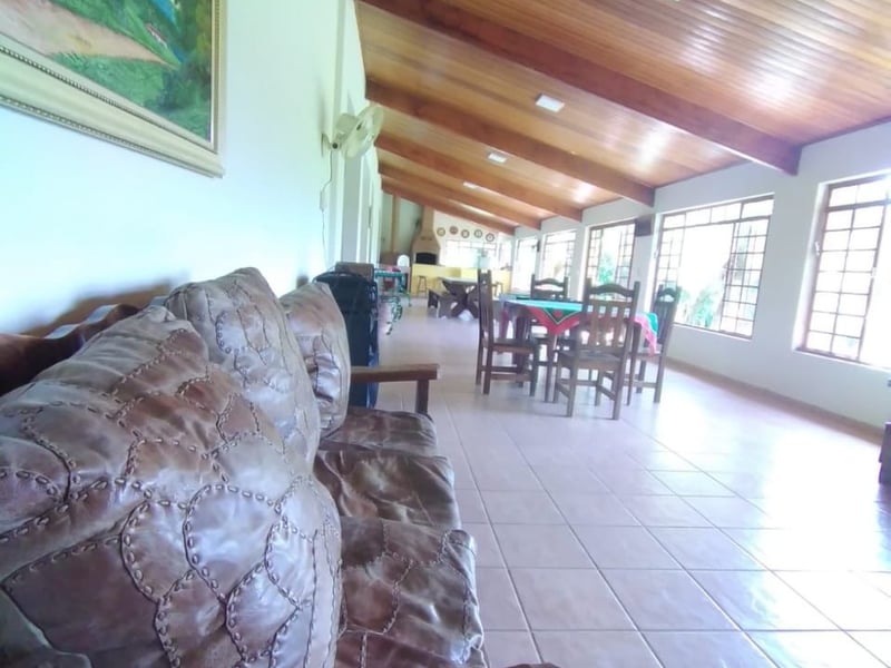 Sítio com 7 quartos à venda
