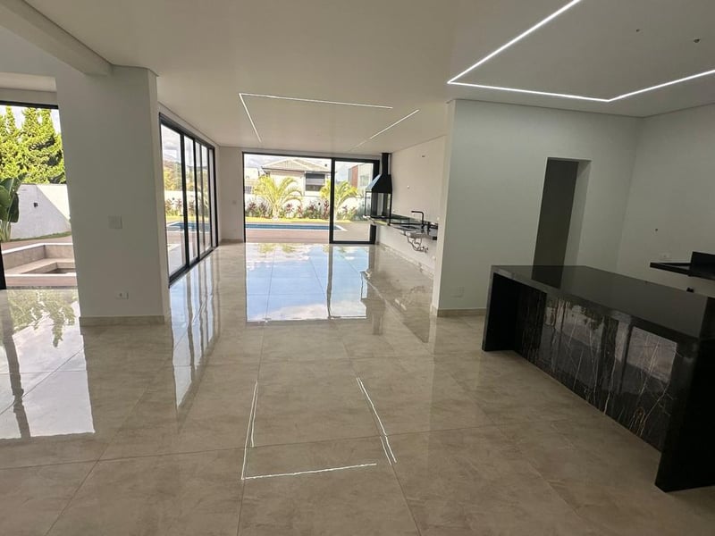 Casa de Condomínio com 4 quartos à venda