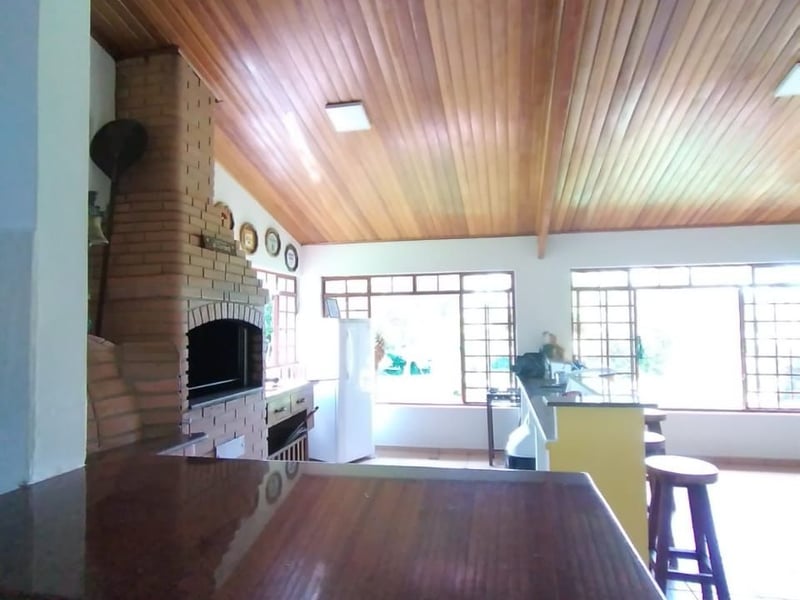 Sítio com 7 quartos à venda