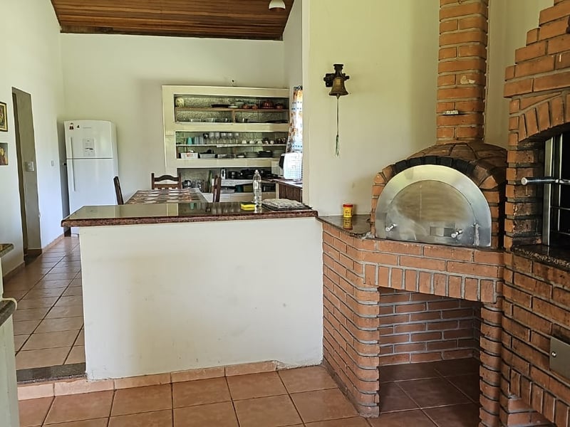 Sítio com 7 quartos à venda
