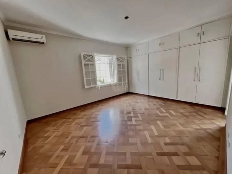 Casa com 4 quartos à venda