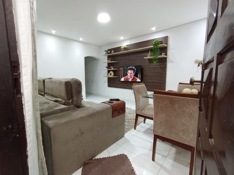 Casa com 2 quartos à venda