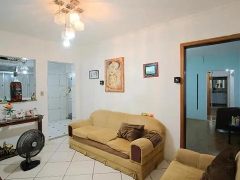Casa com 2 quartos à venda