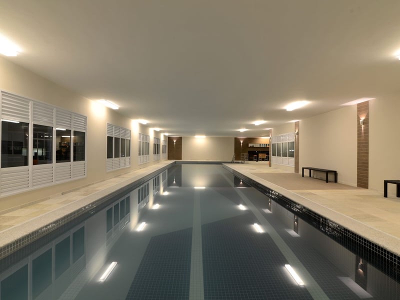 1526936935084-piscina-coberta.jpg