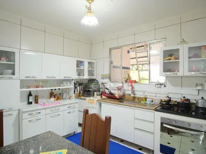 Casa com 2 quartos à venda