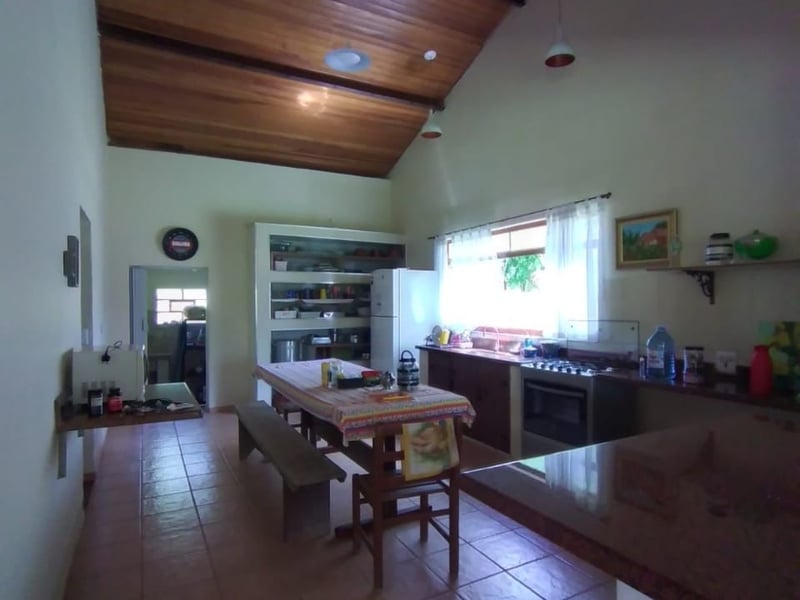 Sítio com 7 quartos à venda