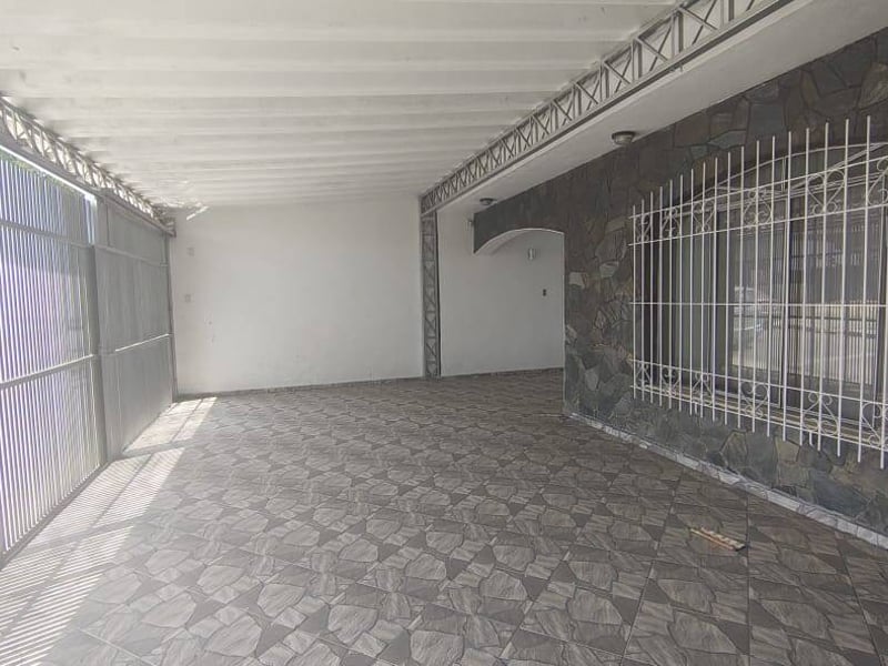 Casa de 03 dorm. no Jardim Ismênia com Edícula