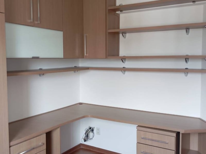 Apartamento Reformado e repleto de armários - 3 dorm