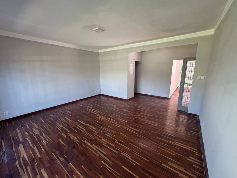 Casa Térrea no Jd. Esplanada - 6 quartos (3 suítes) - Venda ou Locação
