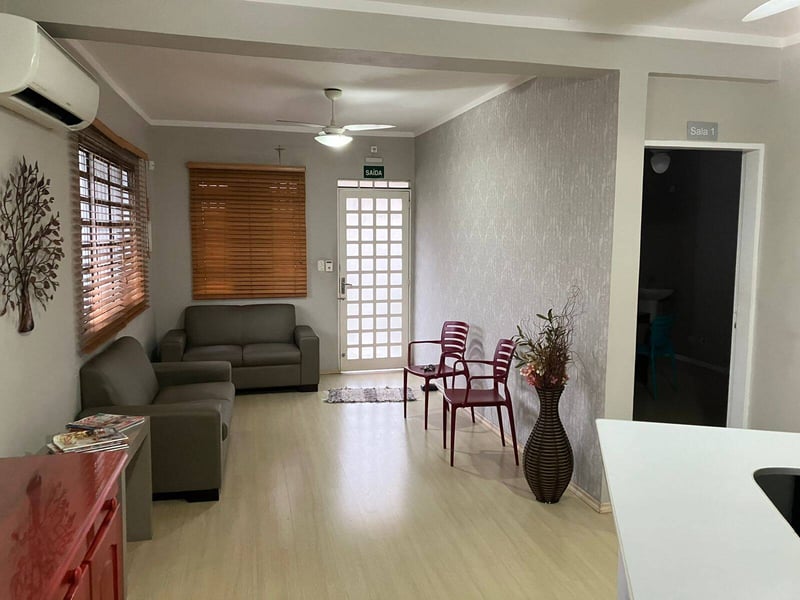 Casa comercial com diversas salas e espaços integrados - Locação