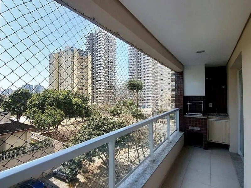 Apto com 04 dormitórios, sendo 02 suítes e 02 quartos com suíte  americana