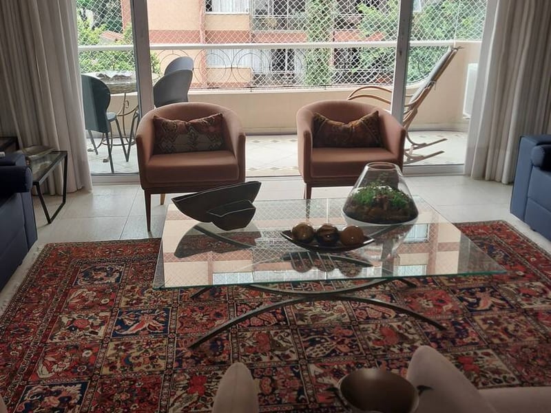 Um apartamento por andar - 200 m2 - 3 vagas de garagem - Vila Adyana
